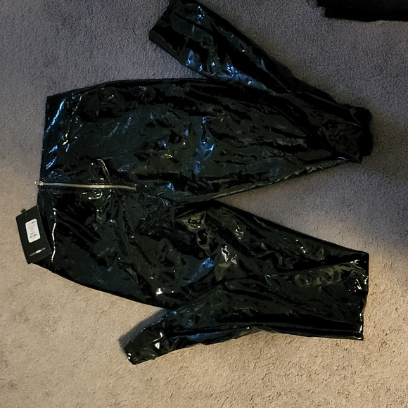 Fashion nova love me latex pants - Picture 4 of 5